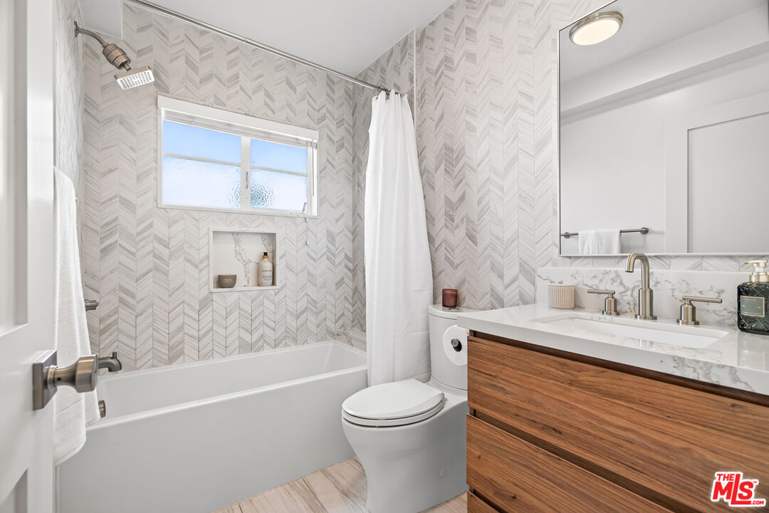 419 S Rexford Dr Unit: 2