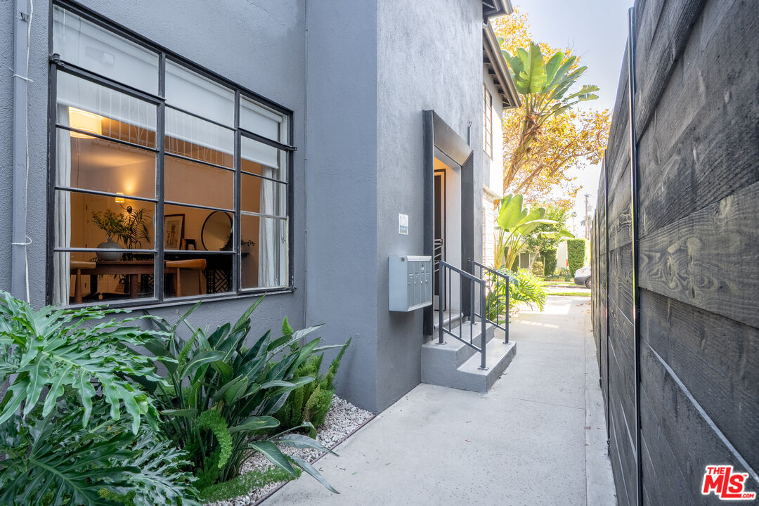 419 S Rexford Dr Unit: 2