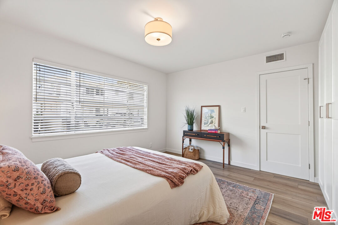 419 S Rexford Dr Unit: 2