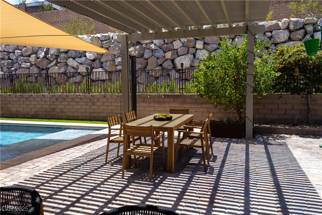 11181 Luna Blanca Drive