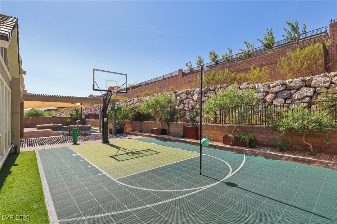 11181 Luna Blanca Drive