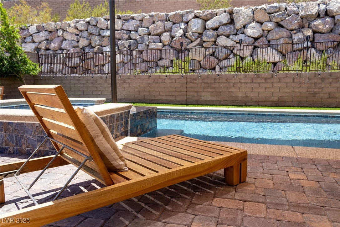 11181 Luna Blanca Drive