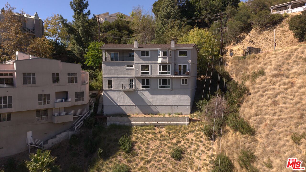 1664 Gladys Dr