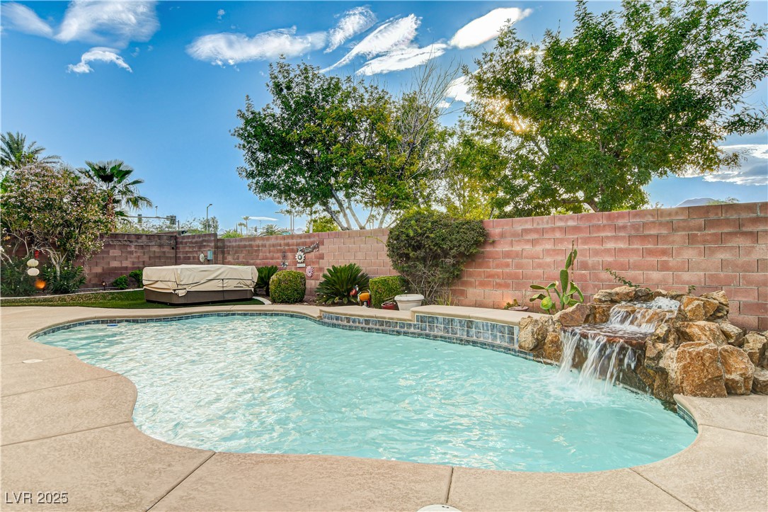 109 North Buteo Woods Lane