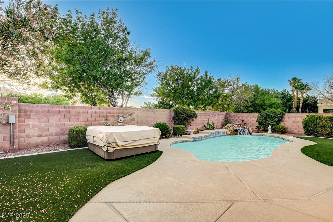 109 North Buteo Woods Lane