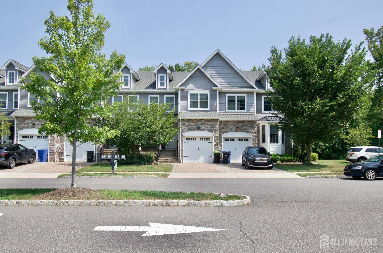 61 McCormick Avenue S