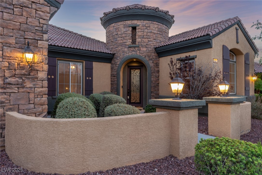 5027 Crown Cypress Street