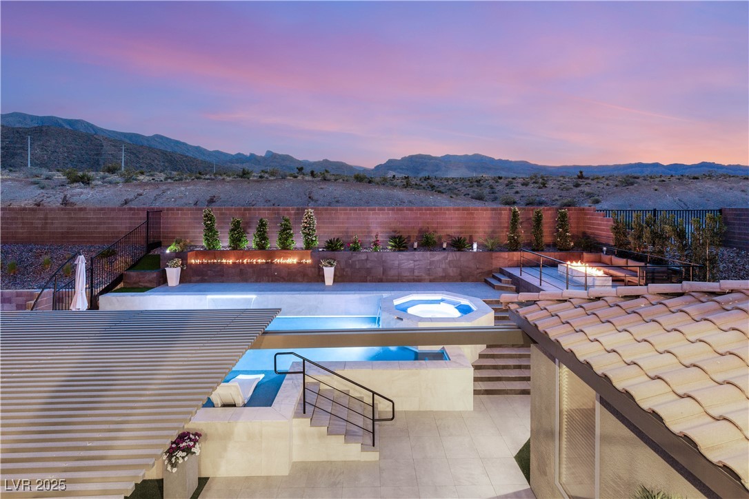 4505 Amazing View Street