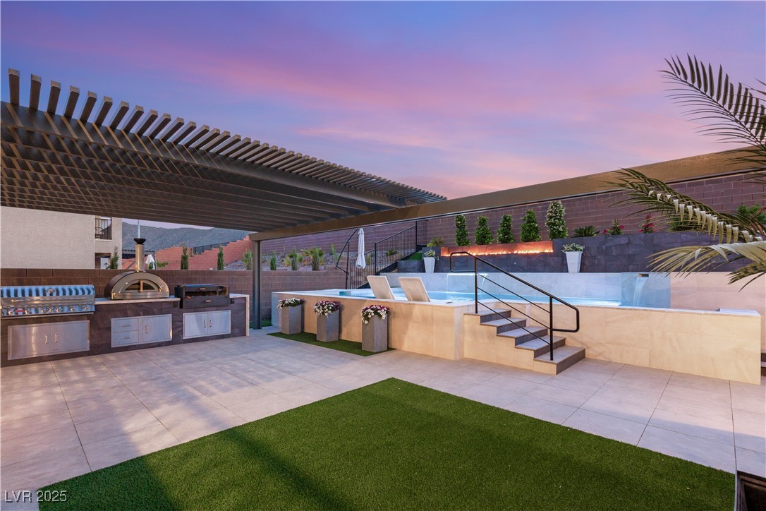 4505 Amazing View Street