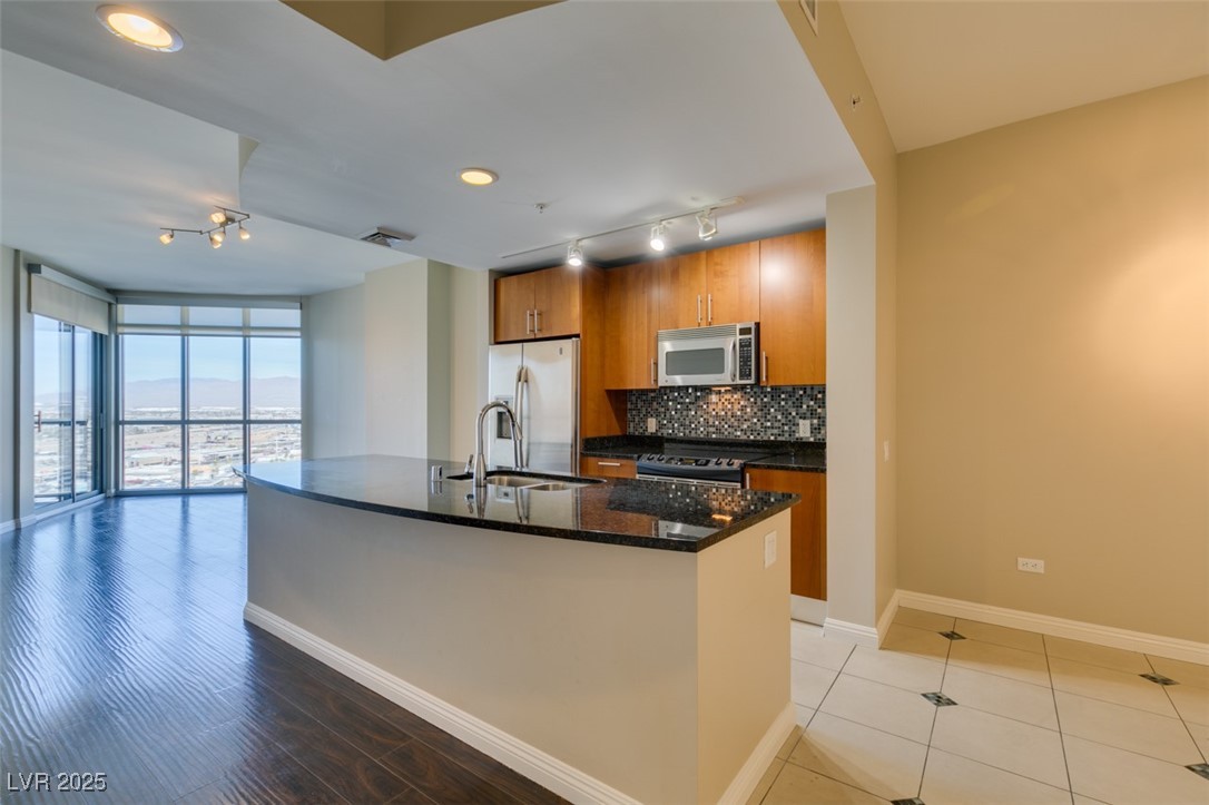 200 West Sahara Avenue 2110
