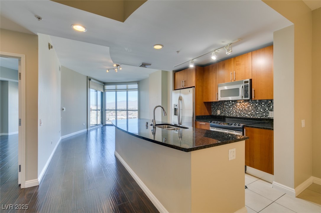 200 West Sahara Avenue 2110