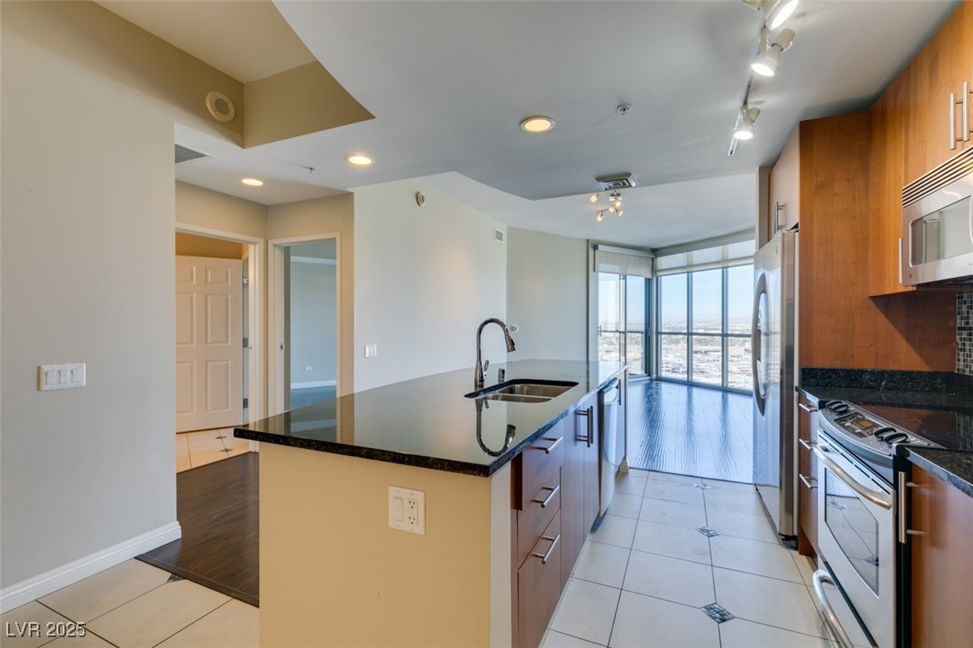 200 West Sahara Avenue 2110