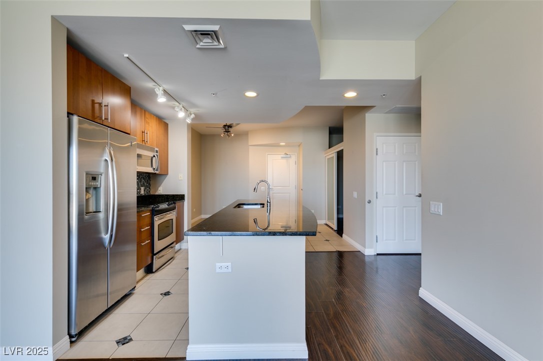 200 West Sahara Avenue 2110