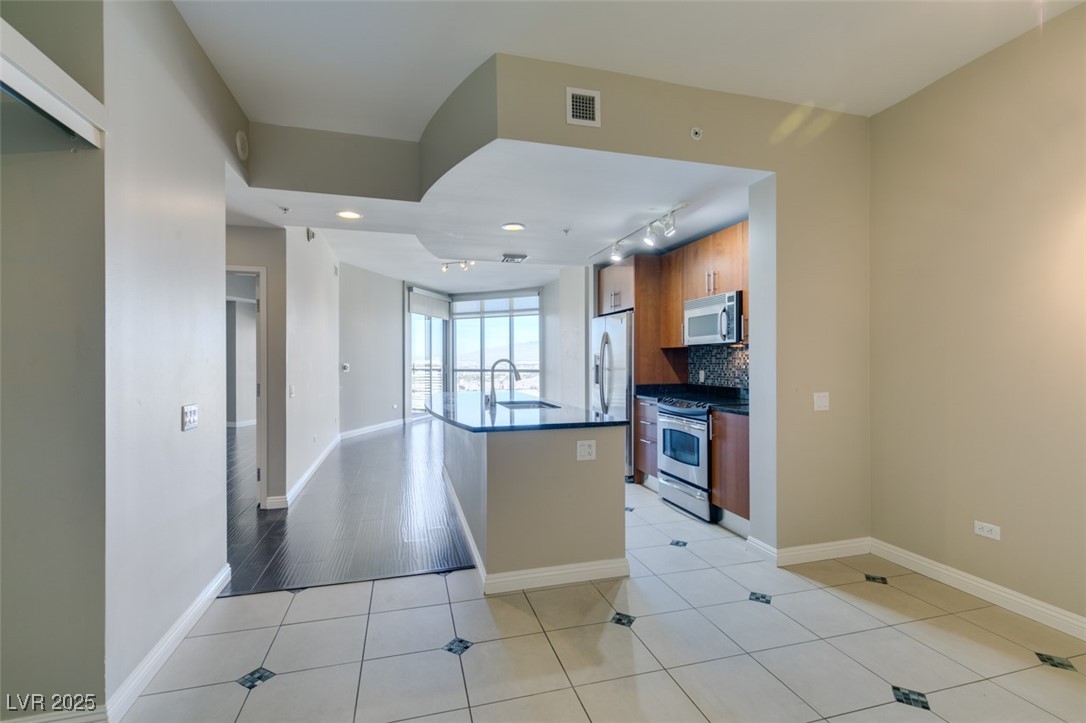 200 West Sahara Avenue 2110