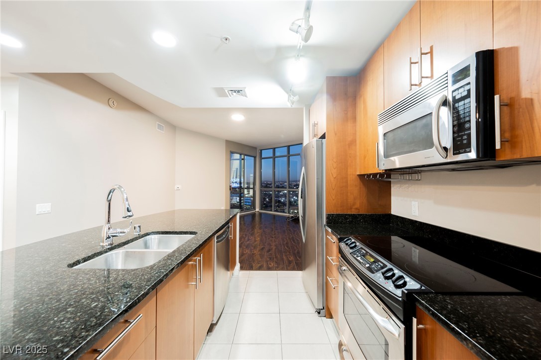 200 West Sahara Avenue 2110