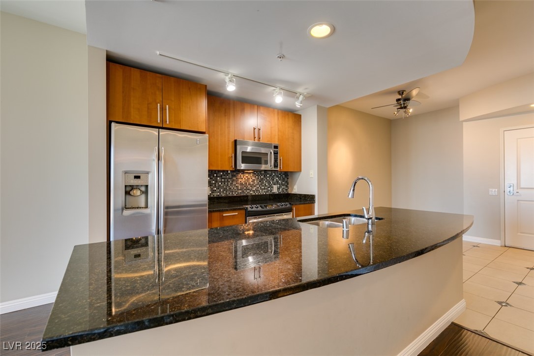 200 West Sahara Avenue 2110