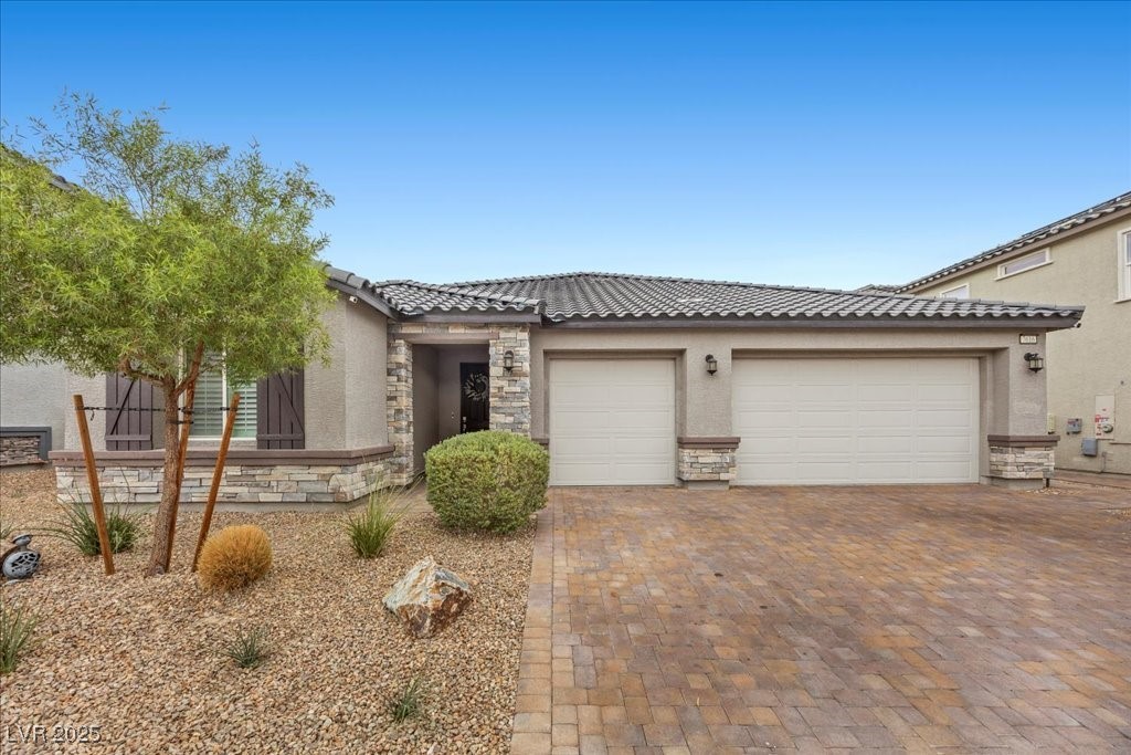 7616 Mojave Evening Street