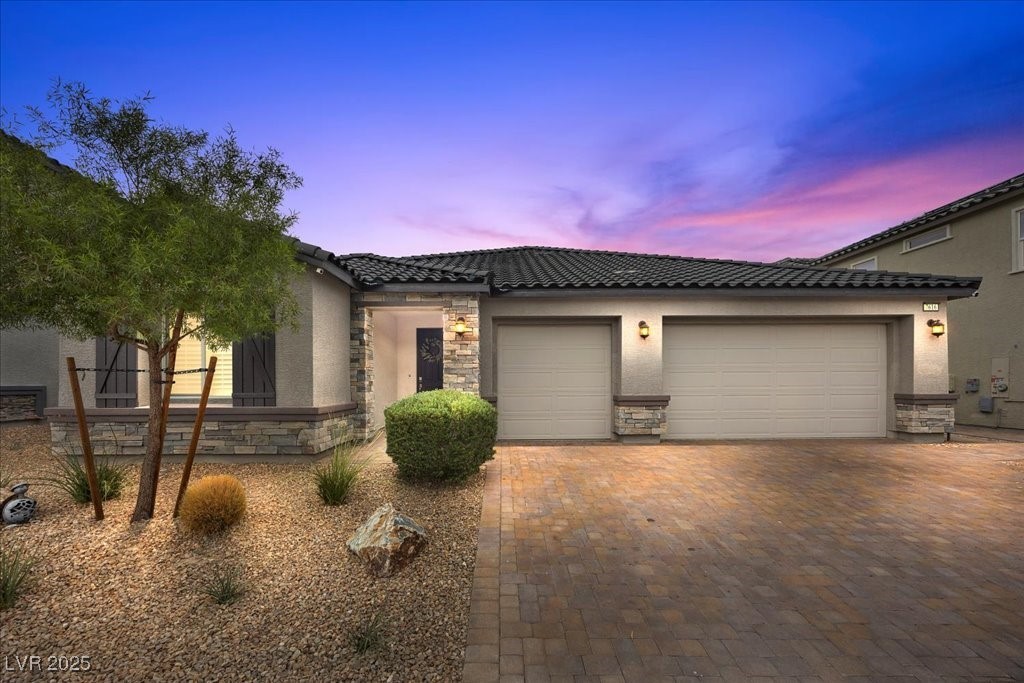 7616 Mojave Evening Street