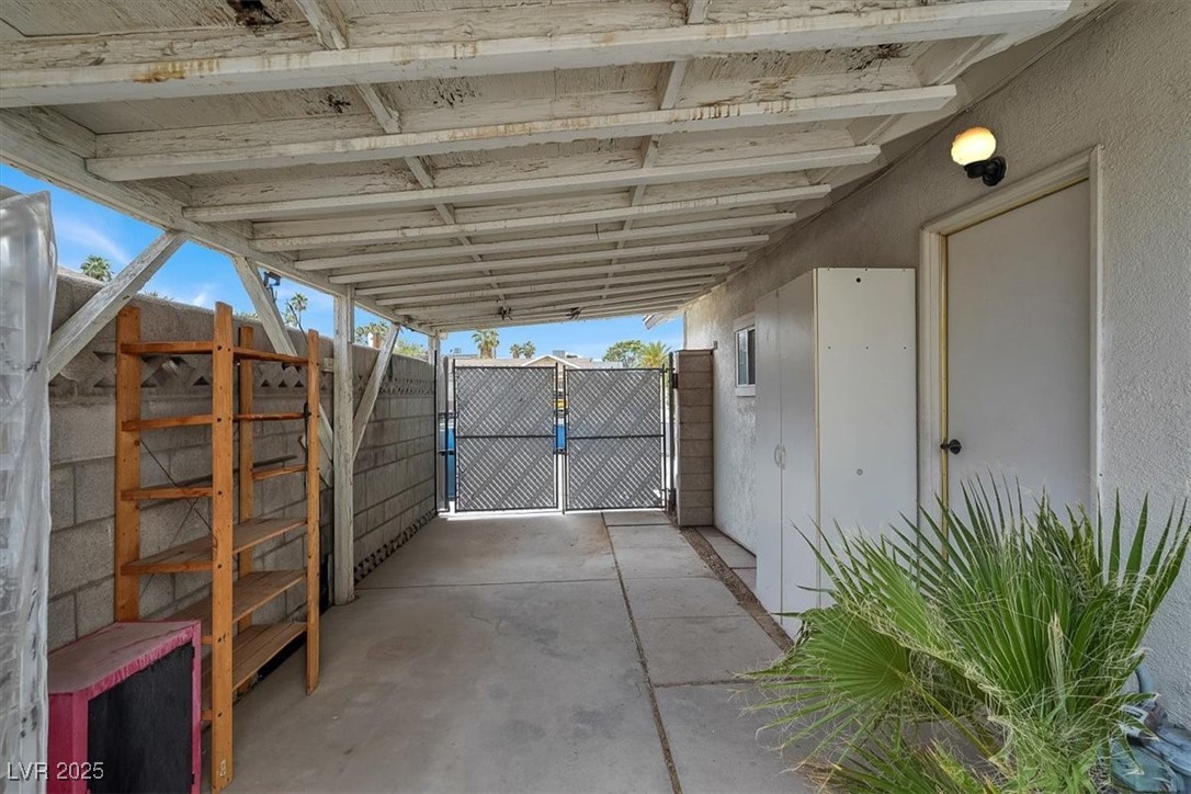 3056 Phoenix Street