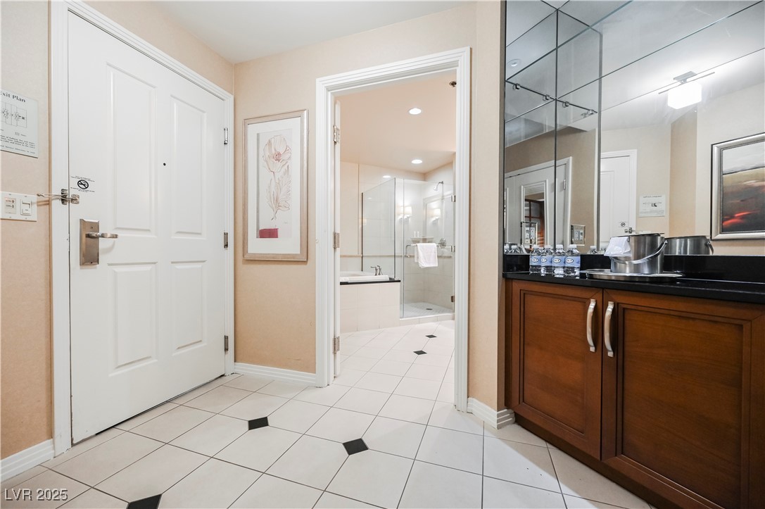 125 East HARMON Avenue 3716