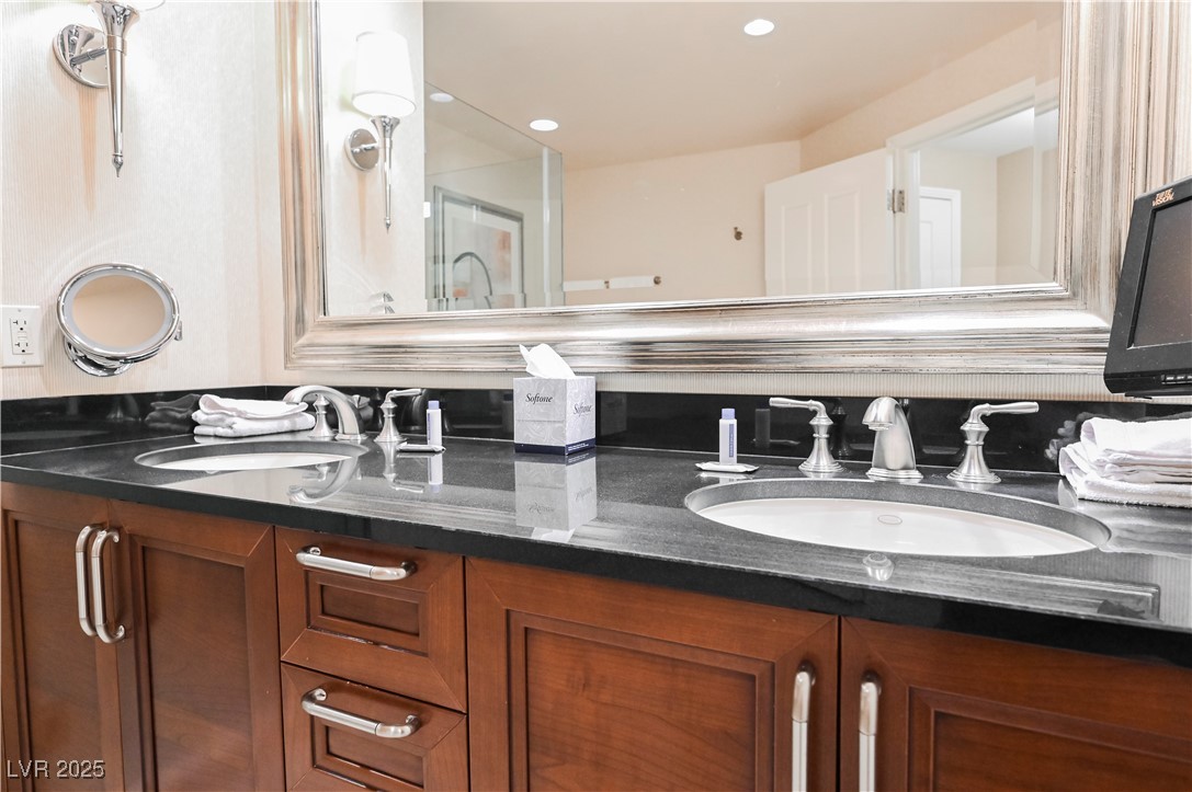 125 East HARMON Avenue 3716
