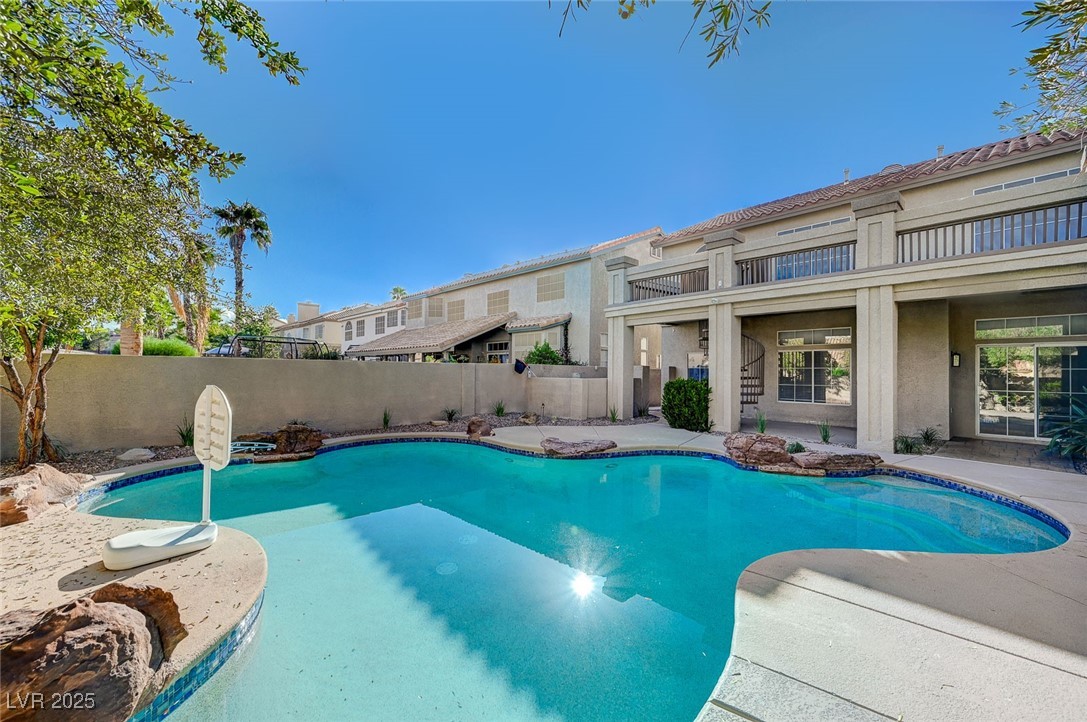 16 Old Lake Circle