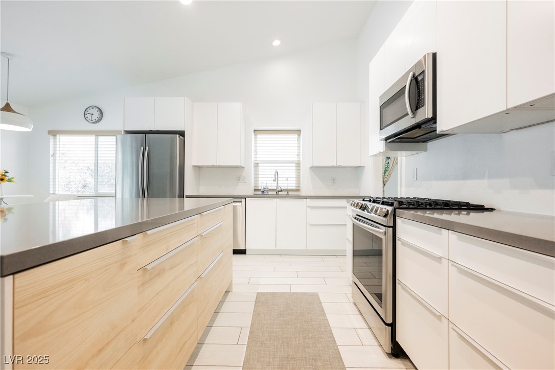 3241 Shoreline Drive