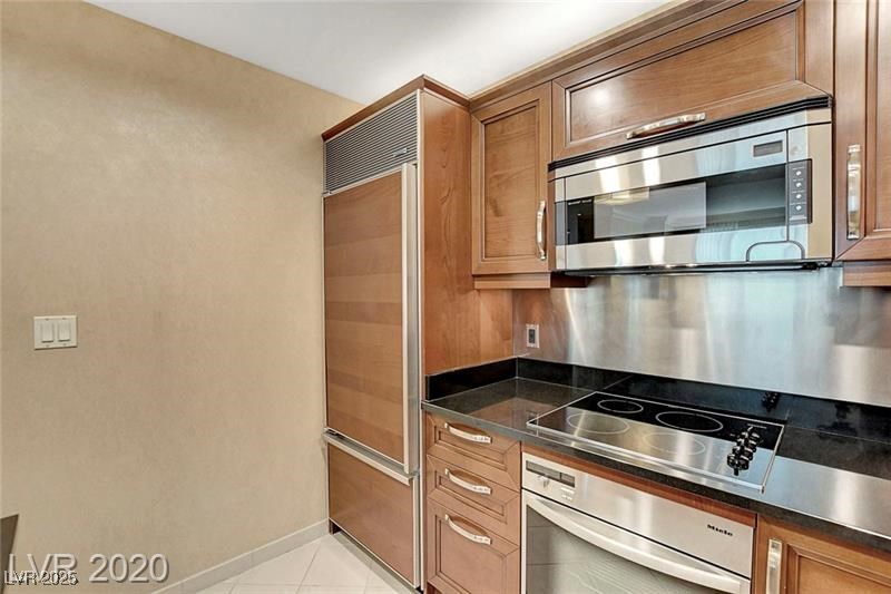 145 HARMON Avenue 801
