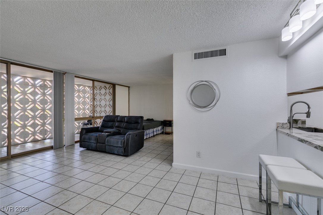 205 East Harmon Avenue 112