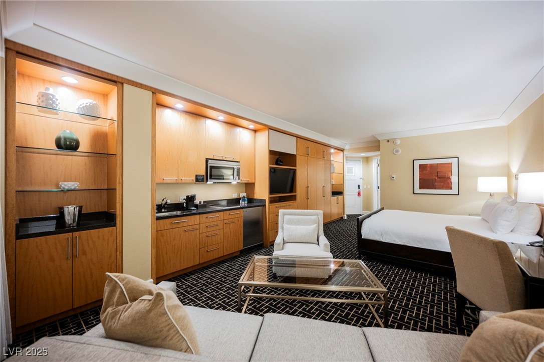 2000 North Fashion Show Drive 1623