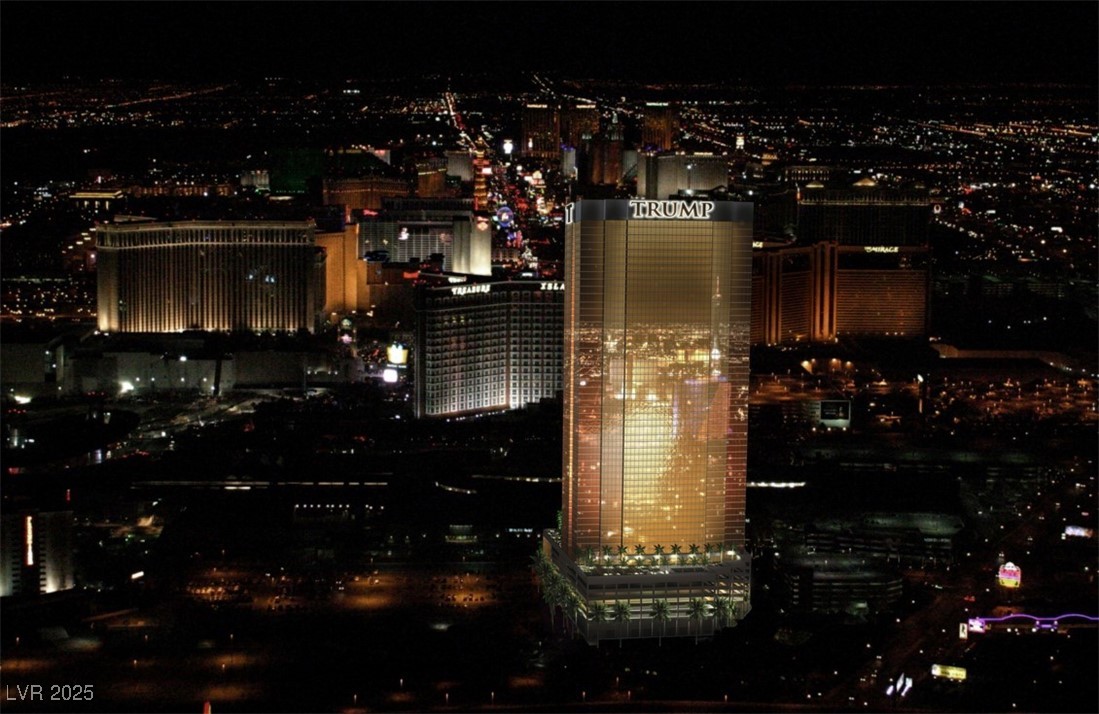 2000 North Fashion Show Drive 1623