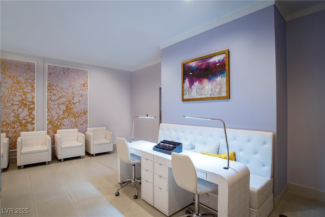 2000 North Fashion Show Drive 1623