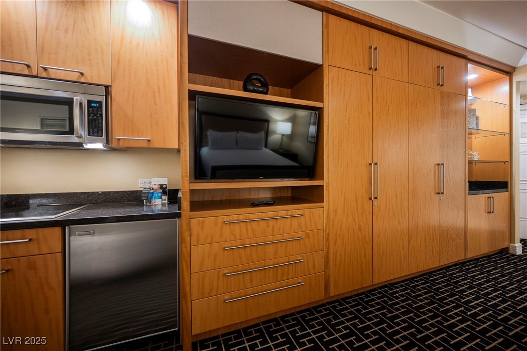 2000 North Fashion Show Drive 1623