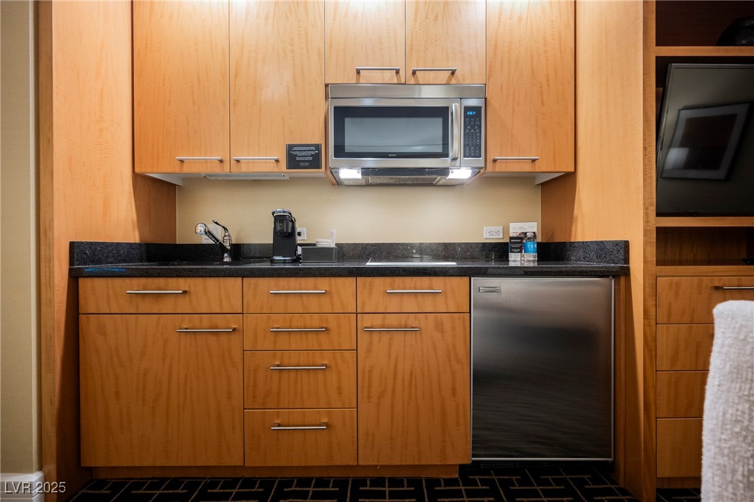 2000 North Fashion Show Drive 1623