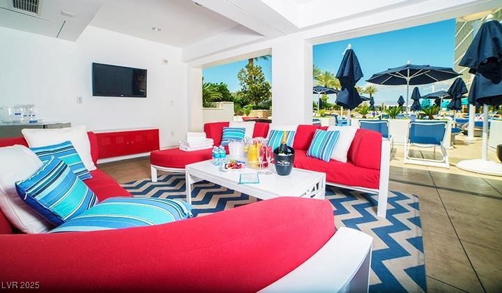 2000 North Fashion Show Drive 1623