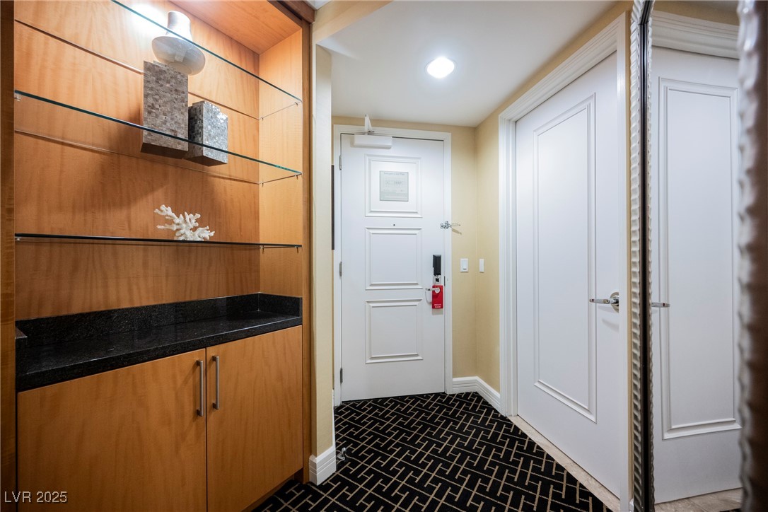 2000 North Fashion Show Drive 1623