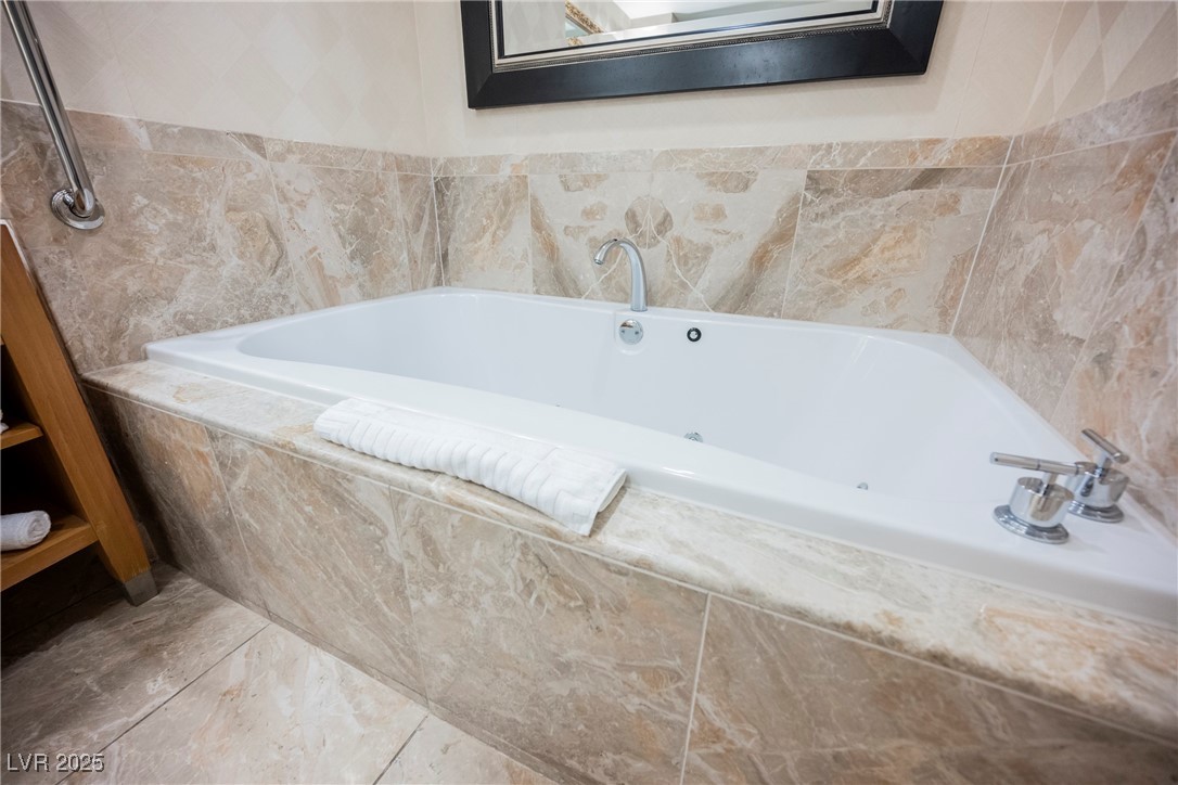 2000 North Fashion Show Drive 1623