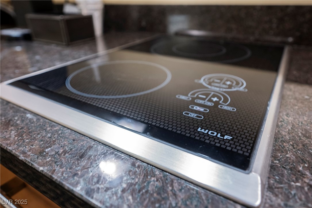 2000 North Fashion Show Drive 1623