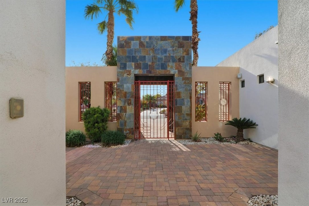 928 Santa Helena Avenue