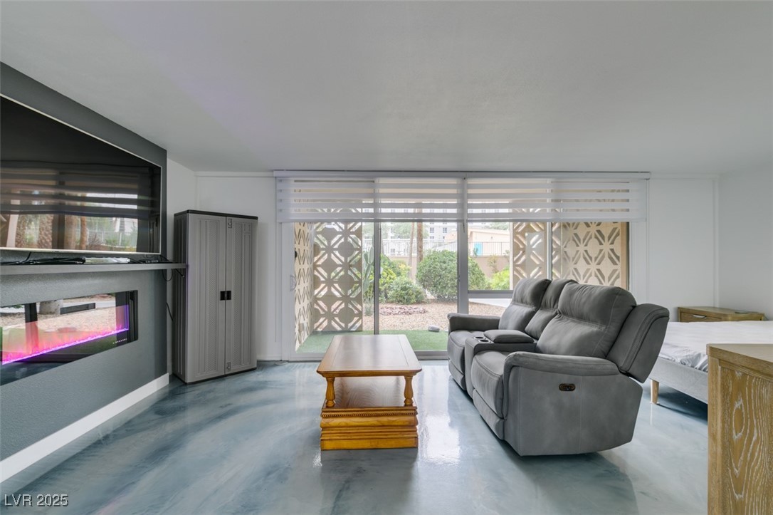 205 East Harmon Avenue 101