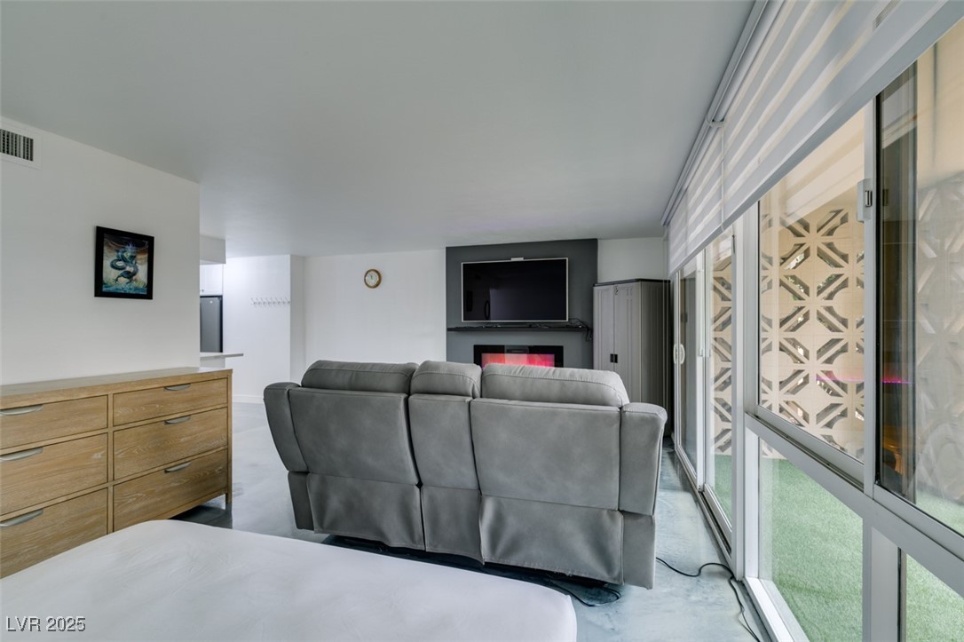 205 East Harmon Avenue 101