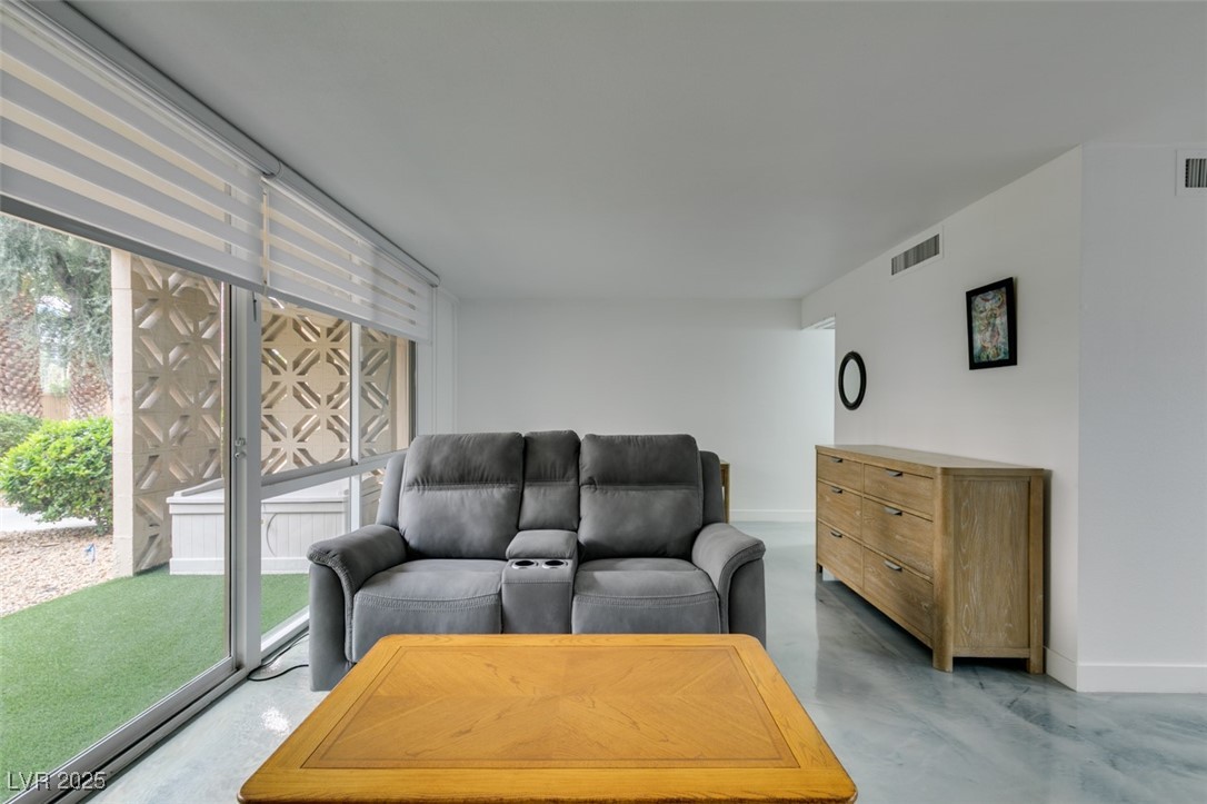 205 East Harmon Avenue 101