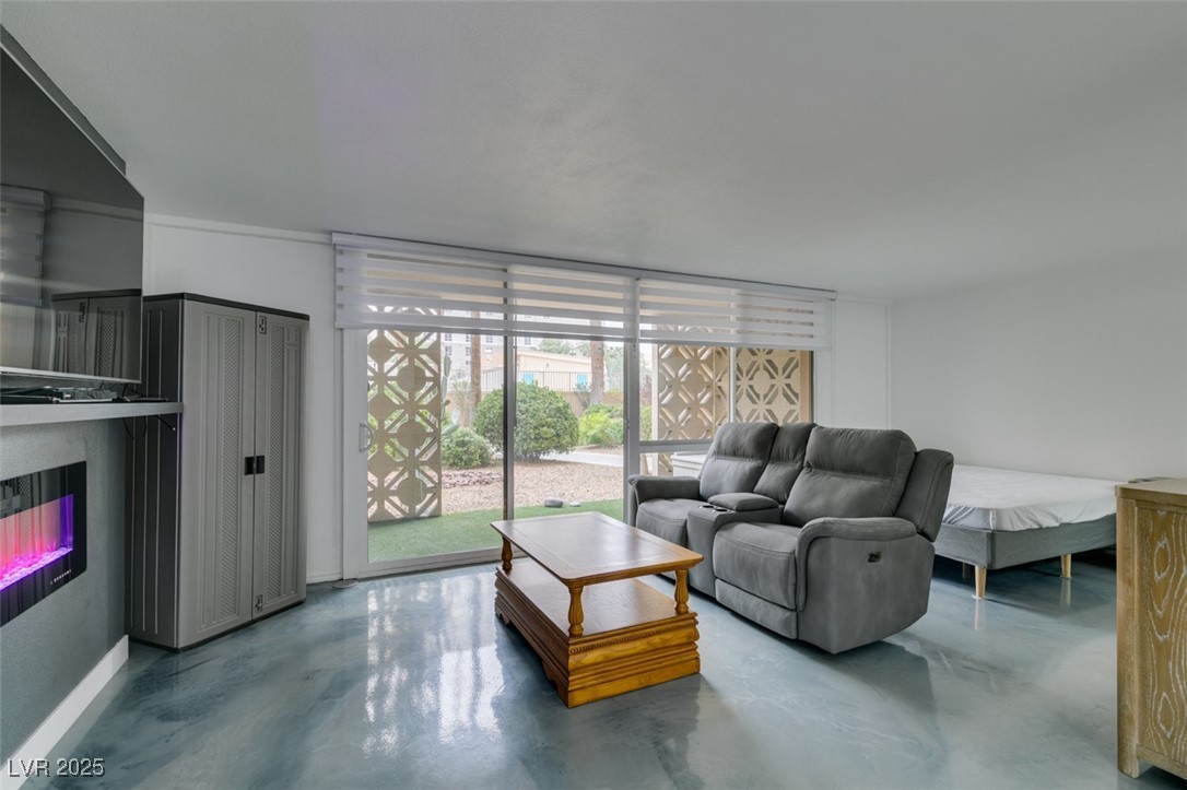 205 East Harmon Avenue 101