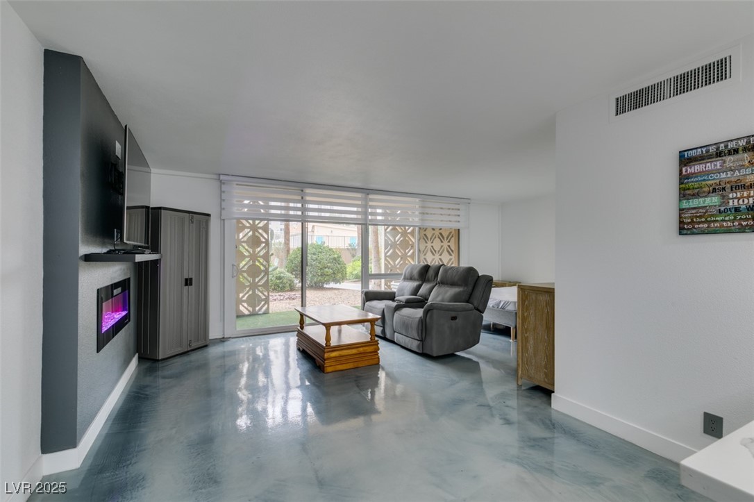 205 East Harmon Avenue 101
