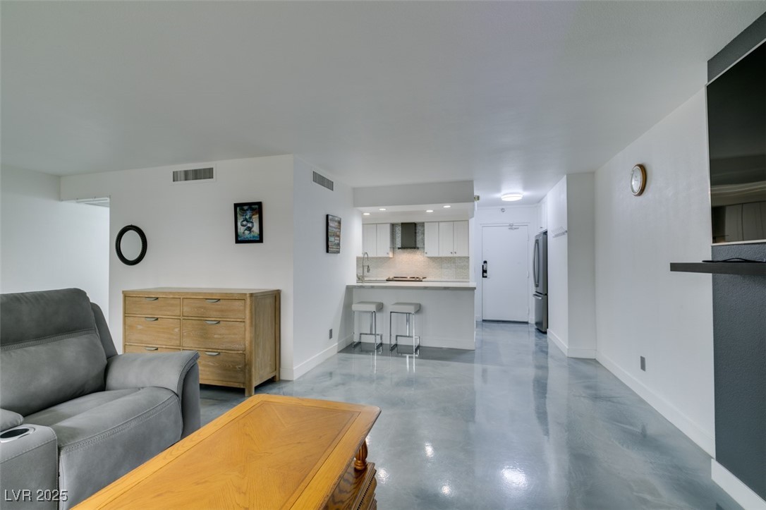 205 East Harmon Avenue 101