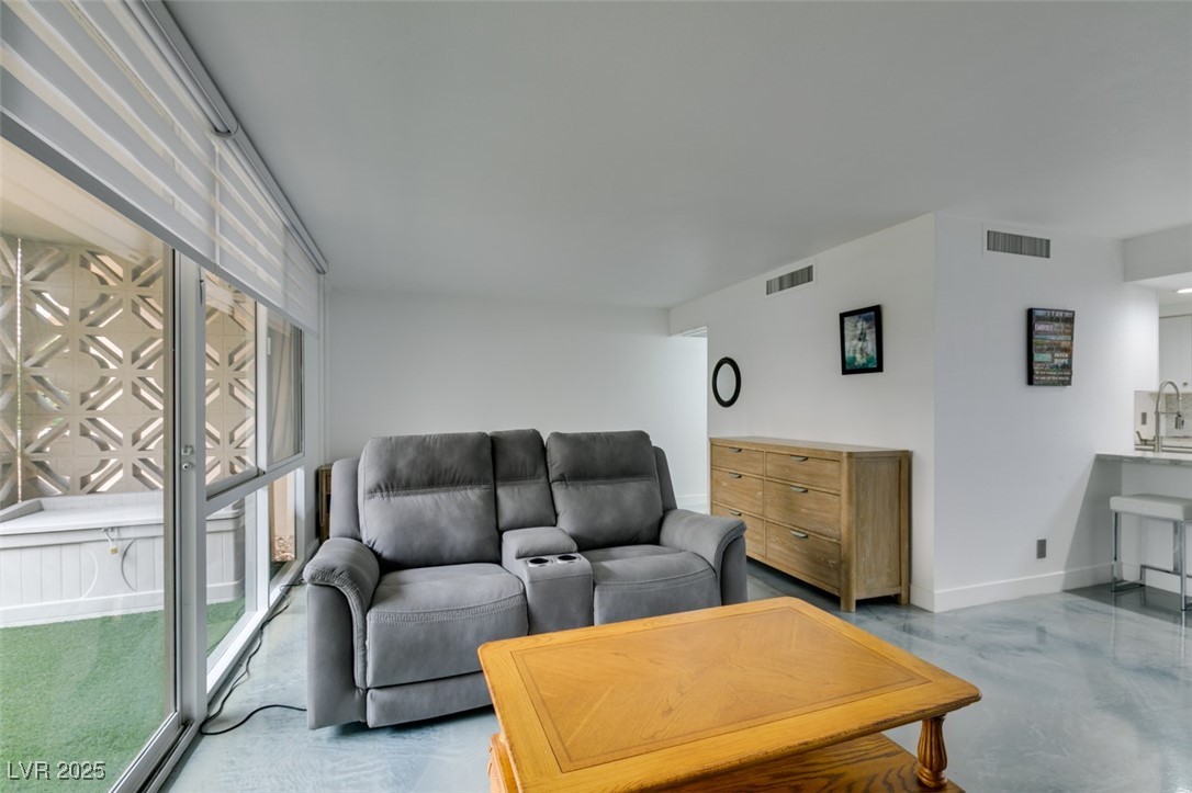 205 East Harmon Avenue 101