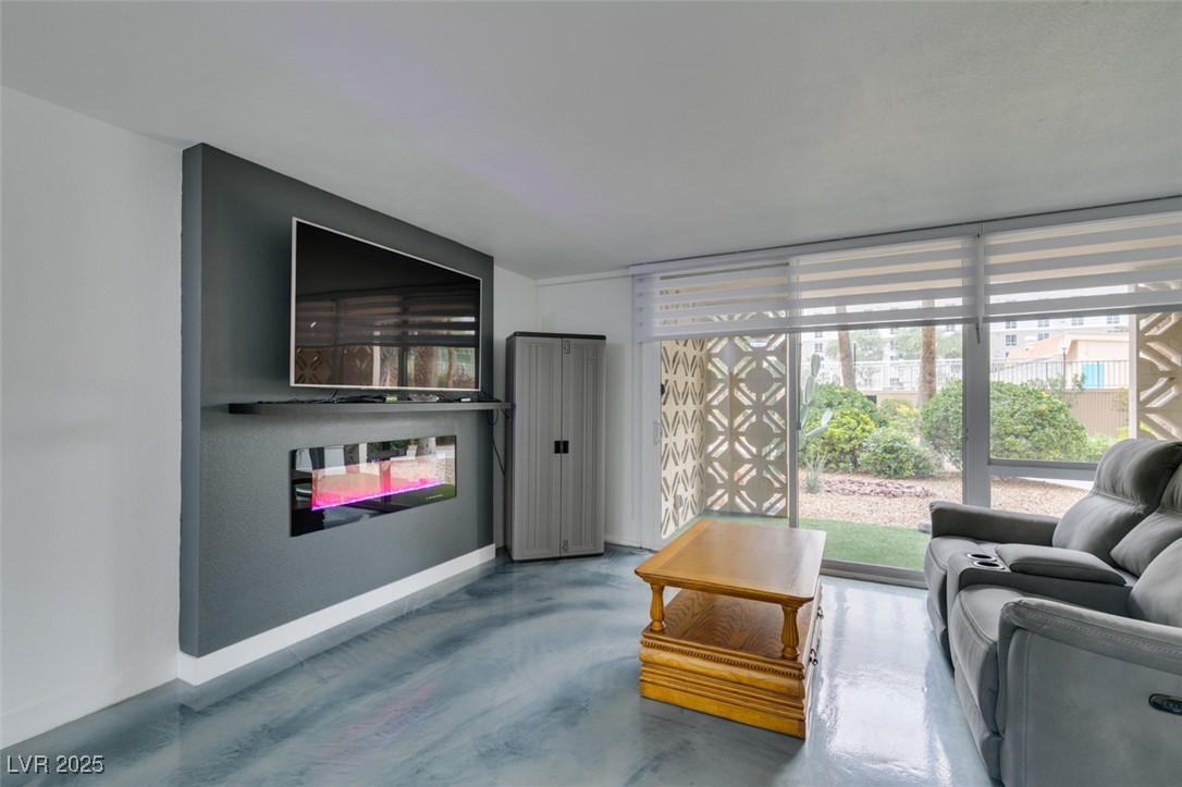 205 East Harmon Avenue 101