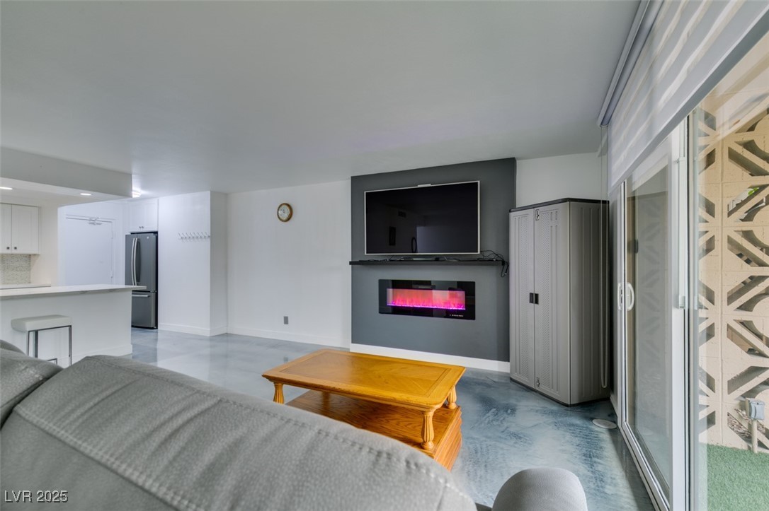 205 East Harmon Avenue 101