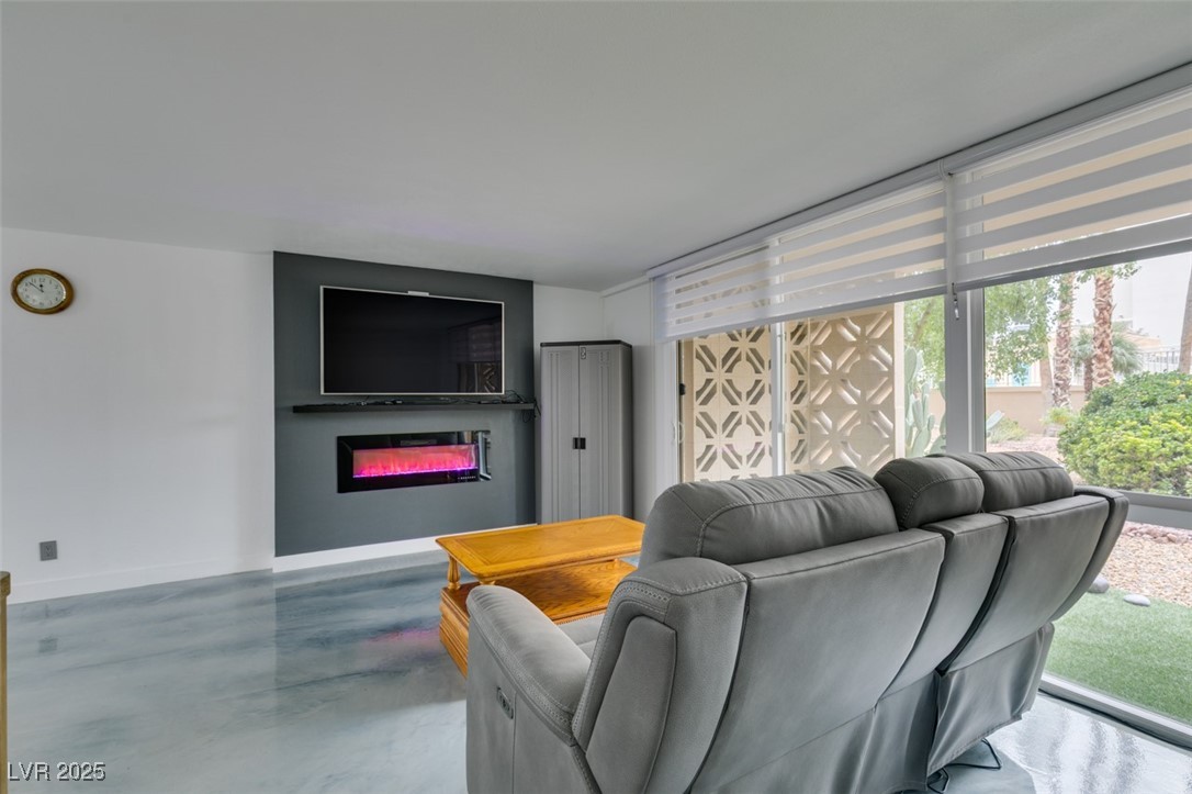205 East Harmon Avenue 101