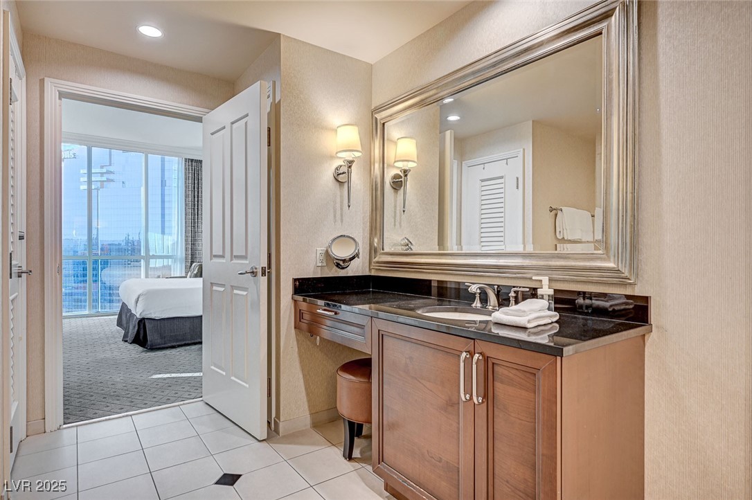 125 East HARMON Avenue 2601